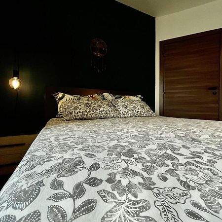 Airport Accommodation Bedroom With Bathroom Self Check In And Self Check Out Air-Condition Included Mqabba Exteriör bild