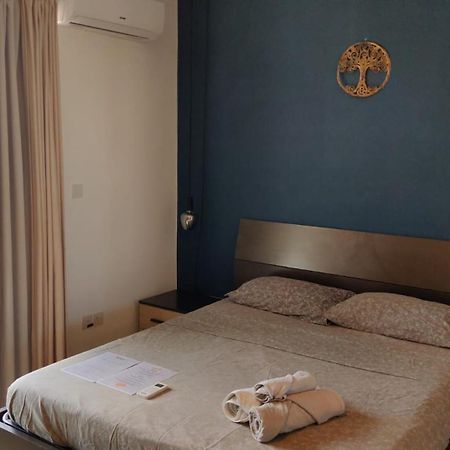 Airport Accommodation Bedroom With Bathroom Self Check In And Self Check Out Air-Condition Included Mqabba Exteriör bild