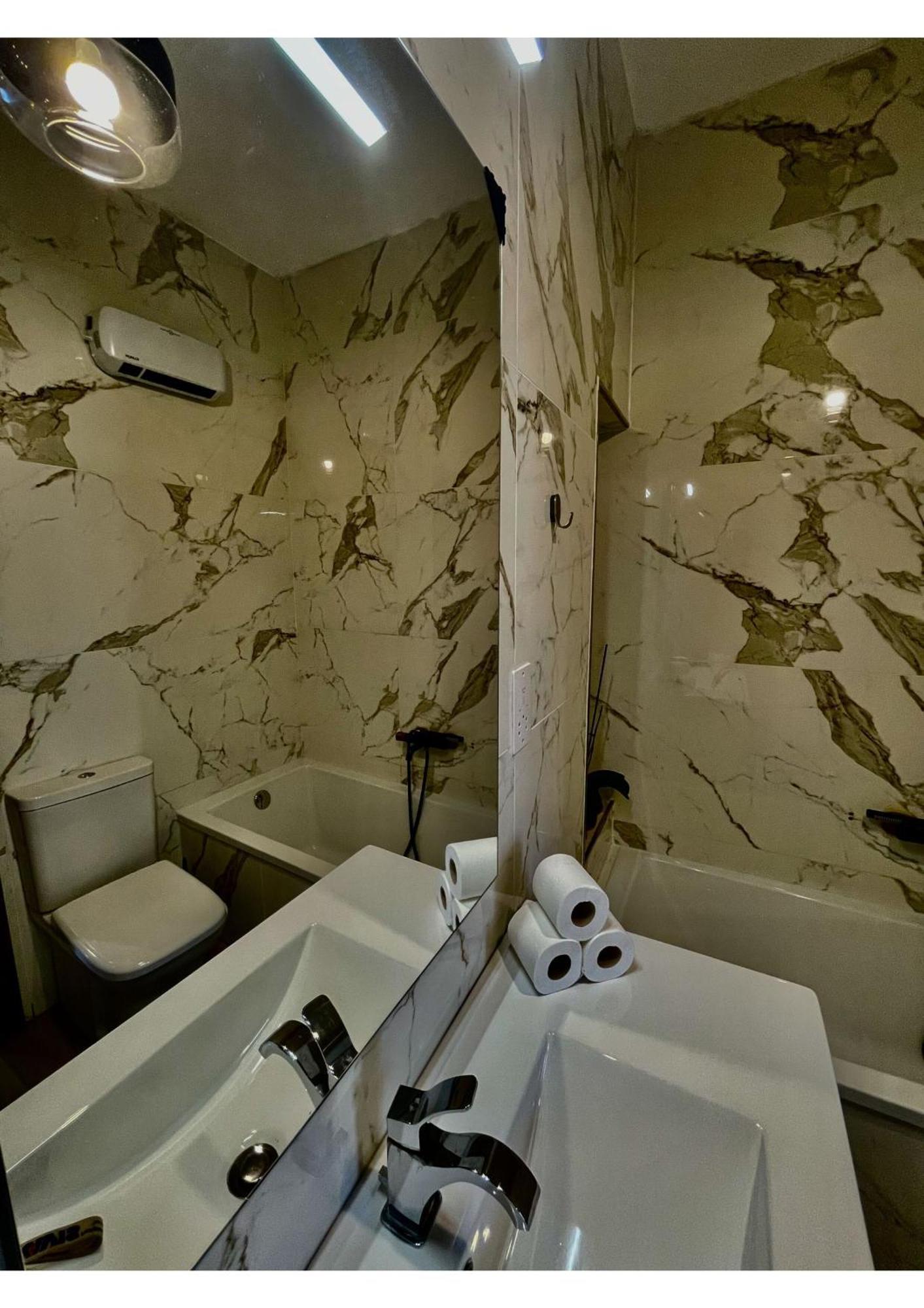 Airport Accommodation Bedroom With Bathroom Self Check In And Self Check Out Air-Condition Included Mqabba Exteriör bild