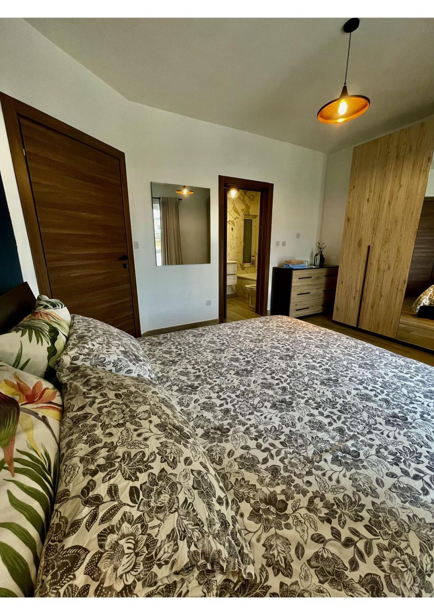 Airport Accommodation Bedroom With Bathroom Self Check In And Self Check Out Air-Condition Included Mqabba Exteriör bild